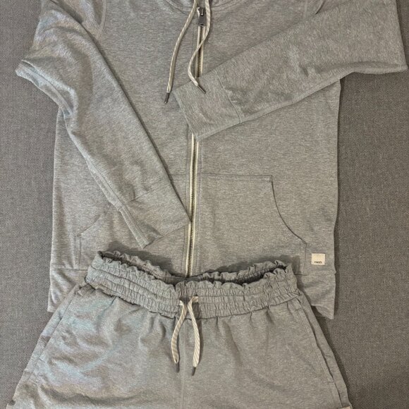 Vuori Performance Hoodie & Shorts Set — Size XS/S - Picture 2 of 11